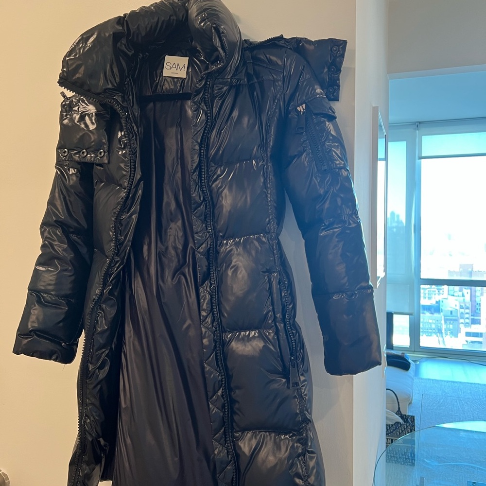 SAM. Black Puffer Jacket with Hood and Water-Resistant Finish